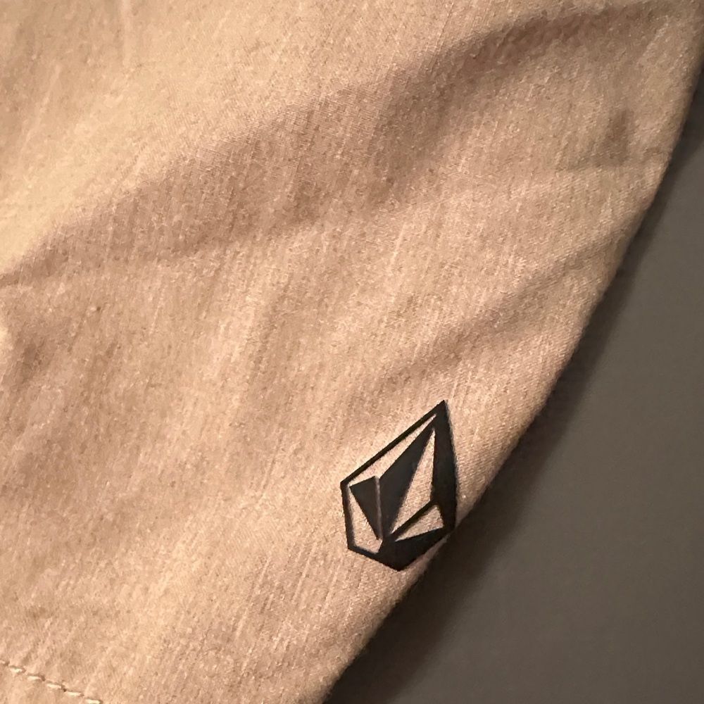 Volcom Men's Tan Shorts - Picture 5 of 5